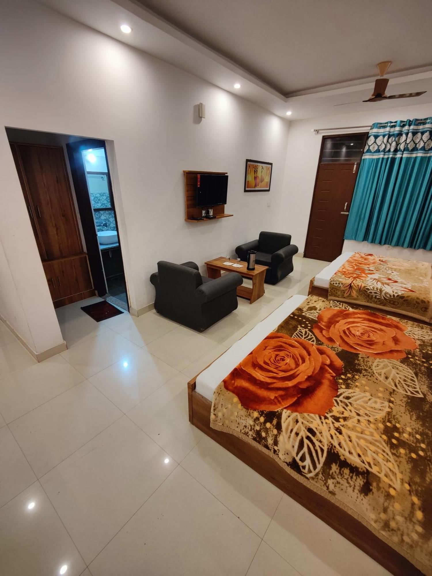 Alaknanda Motel & Restaurant Rudraprayāg Exteriér fotografie
